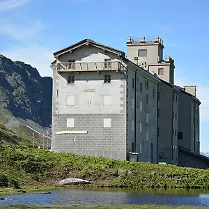 https://hospice-du-petit-saint-bernard.hotels-rhonealpes.com